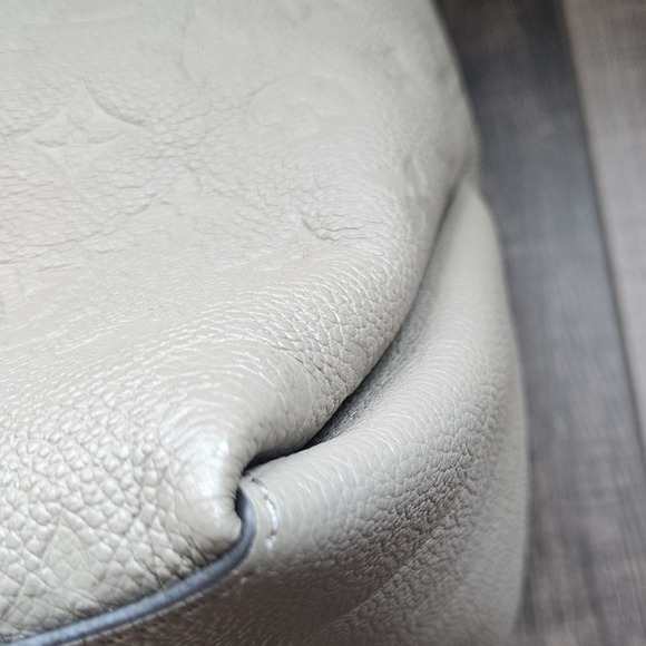 We Accept Offers Louis Vuitton Maida Hobo Turtledove Empriente - Picture 12 of 16